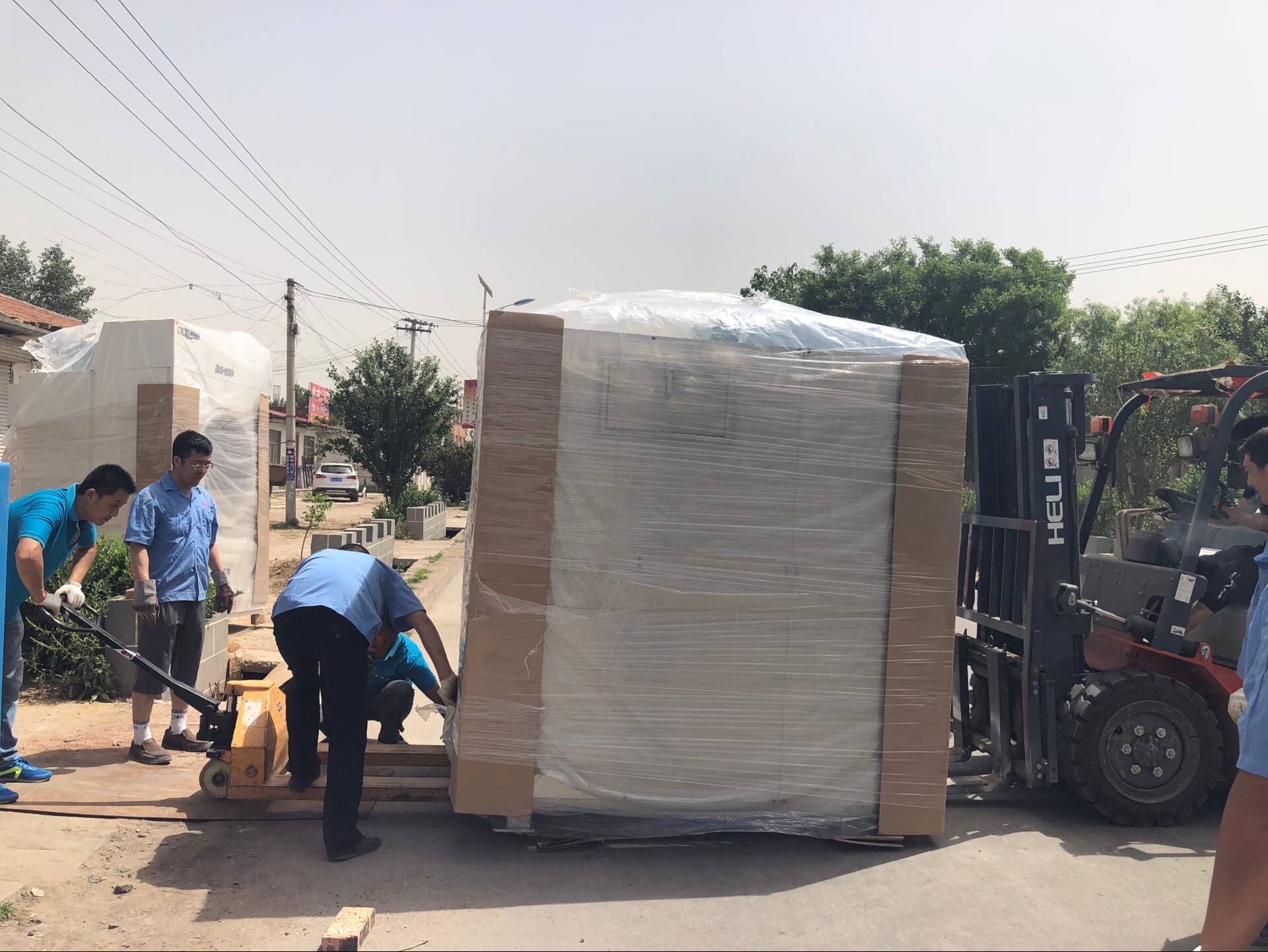 水洗廠設(shè)備送貨既辛苦又快樂 水洗廠設(shè)備送貨既辛苦又快樂