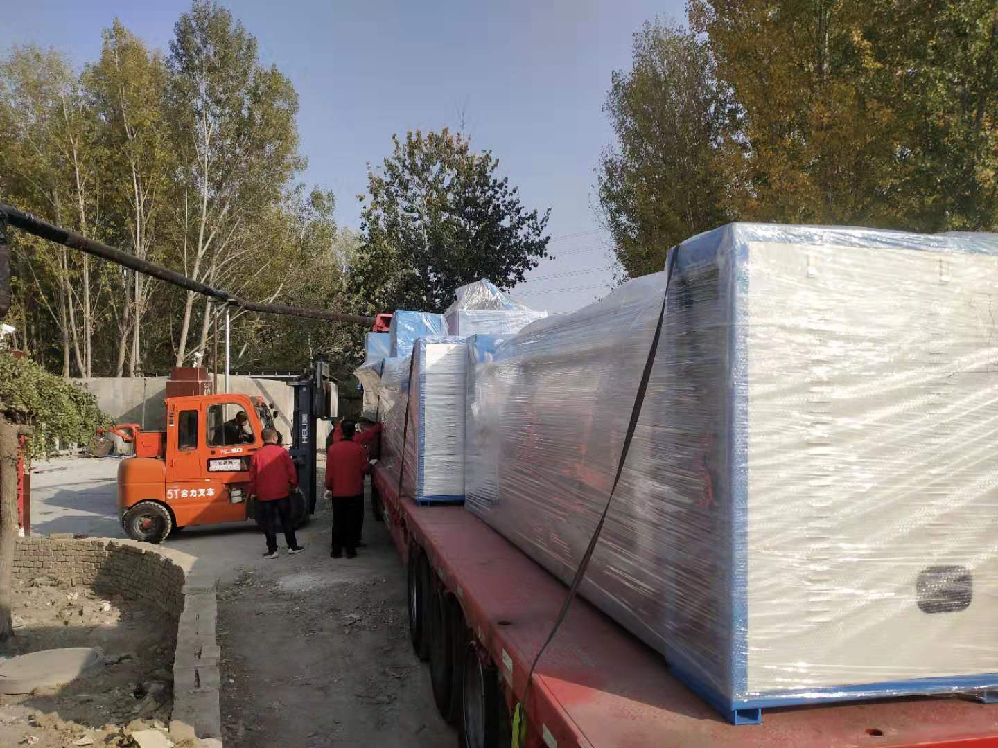 洗衣房后整理設備送貨現(xiàn)場